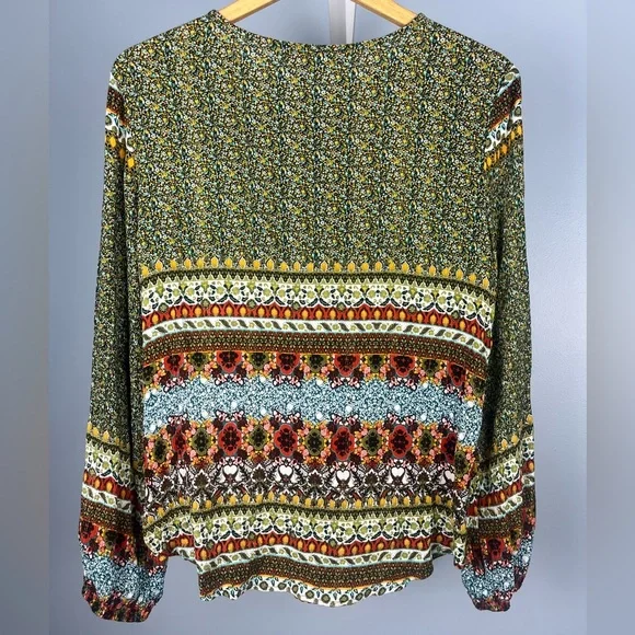 Floral Multicolor Women's boho flowy blouse - Picture 4 of 7